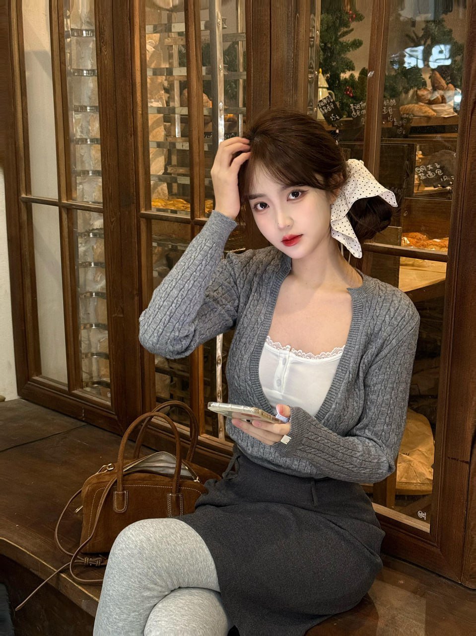 包养女大学生：月薪5千到2万投入，亲历者揭秘真实心理与风险