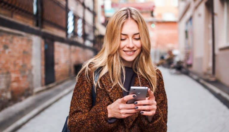 44条技巧与示例教你如何通过短信调情，让她心动微笑