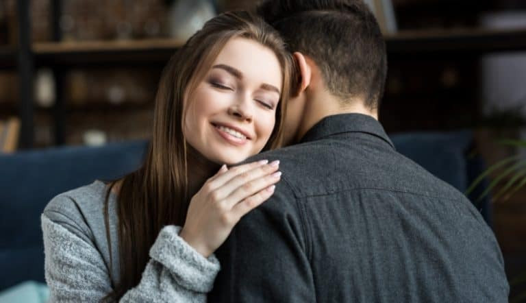 40种温暖方式安慰哭泣、难过或情绪低落的女孩